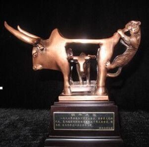 牛虎銅案 一件凝聚匠心與文化的古滇國(guó)工藝珍品